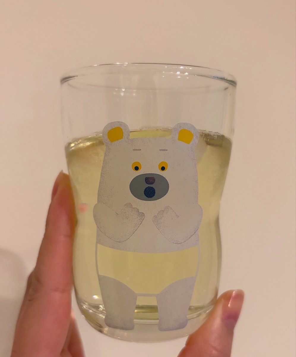 nanami_tamrom's tweet photo. 子どものグラスってのはアレ 別に深い意味はなくて 強化ガラスだからうっかり落としても大丈夫そうなやつだから https://t.co/rZ9sW4nwNN