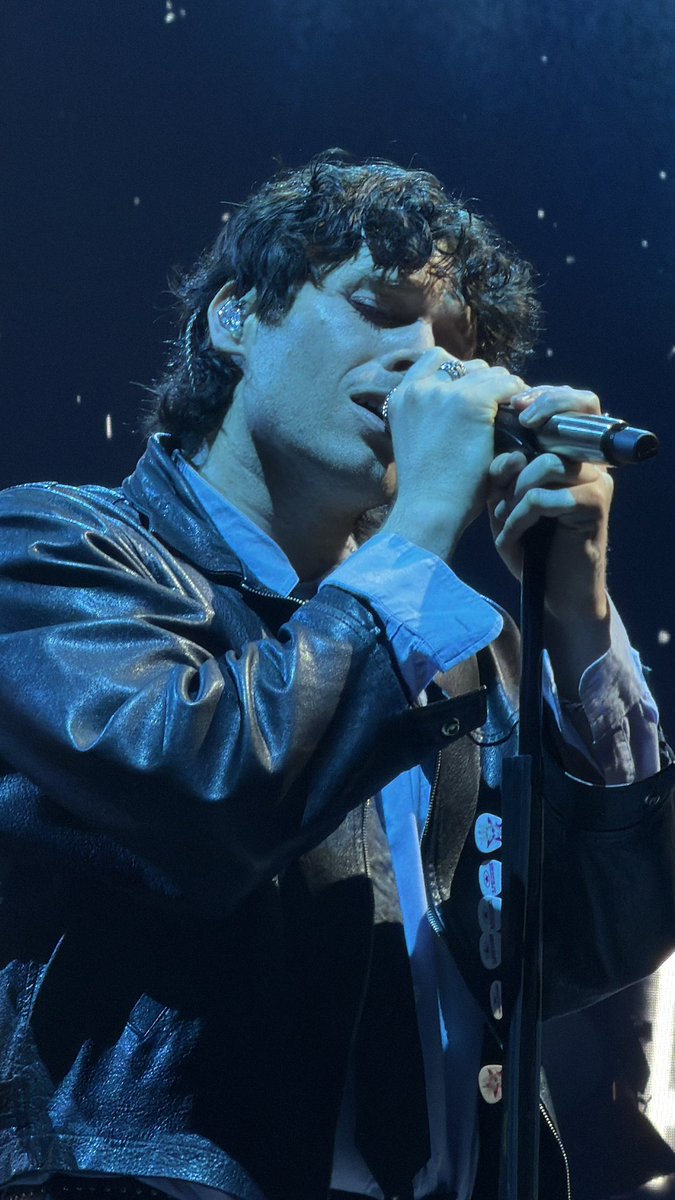 ATTHERlSKOF's tweet photo. gf put me on luke photo duty and i think i delivered lowk #EASAuckland #EveryonesAStarWorldTour #AucklandIsaSTAR https://t.co/ACNrAeXFLa