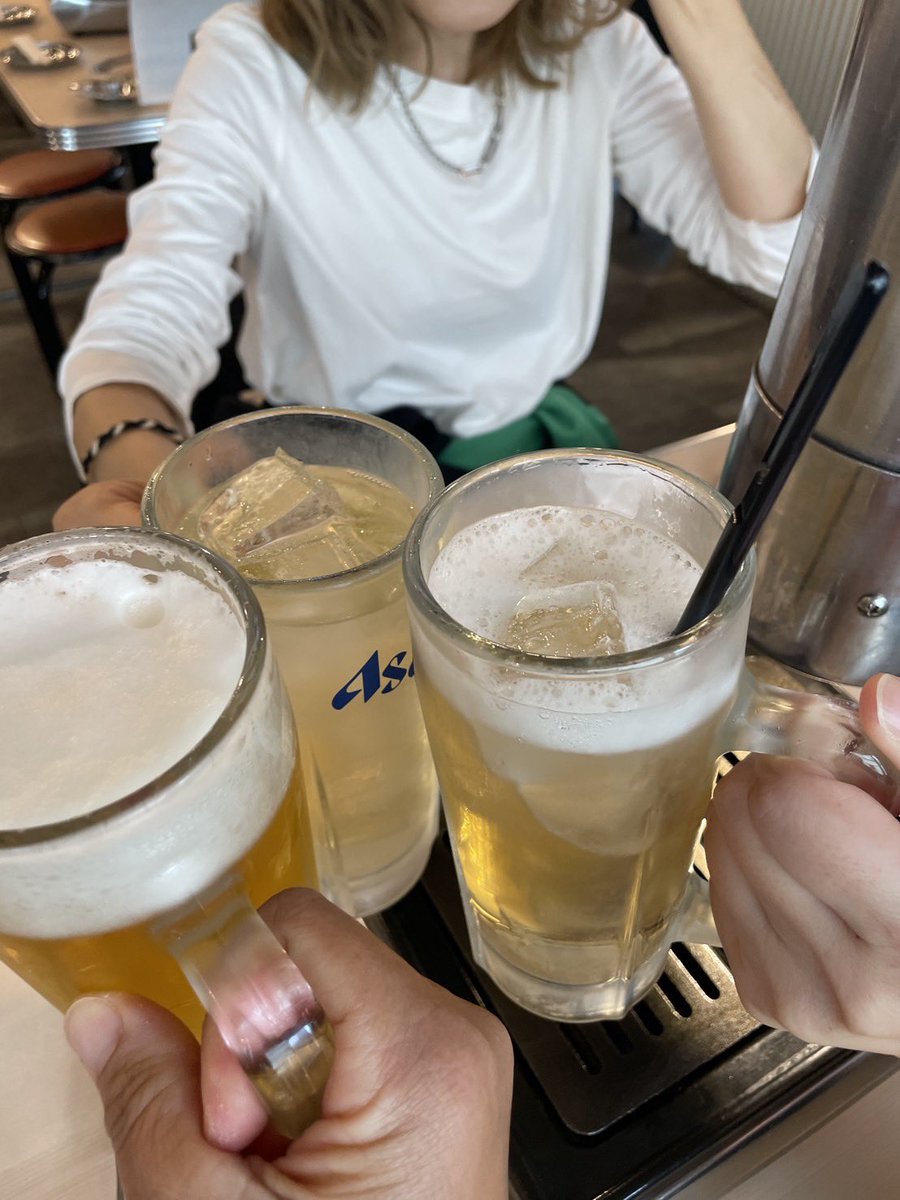 kojinyoro's tweet photo. 地元の好きな呑み屋、タイミングが合って3人で行けて嬉しかった！りかさん宅のねこちゃんも堪能できて最高でした 朝ねこちゃんに乗っかられて起きるの夢だったんです https://t.co/qDovEyQYVP