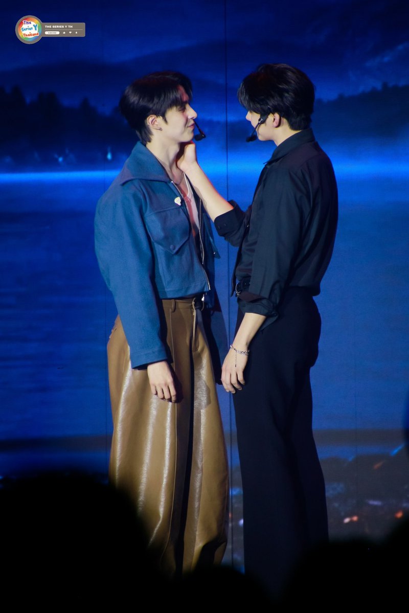 theseriesy_th's tweet photo. "ตี๋-เฮง" ในงาน "TEEHENG GEN OF US 1st FANMEETING" 

TEEHENG 1st FAN MEEETING

#TeeHengGenOfUs1stFM 
#TeeHeng
#TeeBoonyakait
#Hengmarkii https://t.co/MpVZtY1bxc