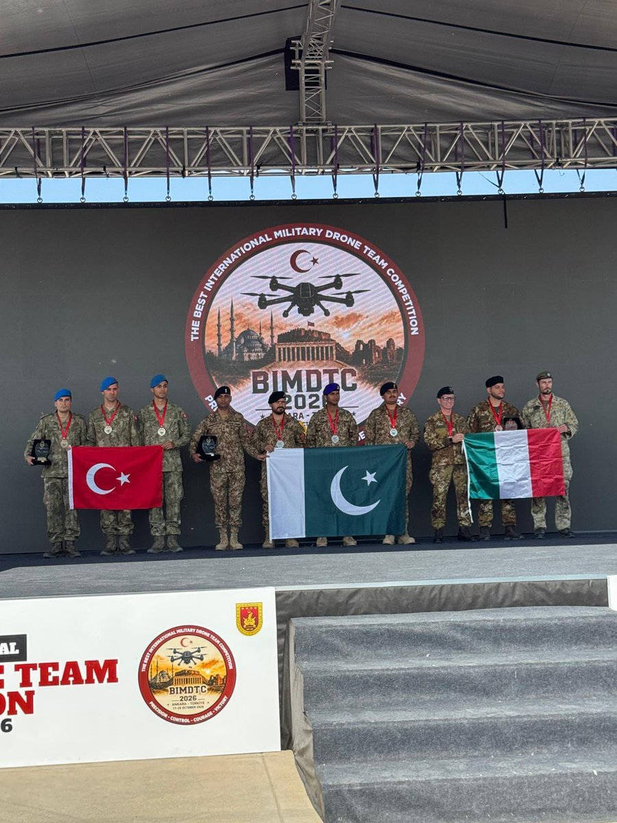 PakDefence_'s tweet photo. پاکستان نے ترکیہ کے شہر انقرہ میں منعقدہ بہترین بین الاقوامی ملٹری ڈرون ٹیم مقابلے (BIMDTC-2026) میں 33 ممالک کے درمیان دوسری پوزیشن حاصل کرکے شاندار کامیابی حاصل کی! 🇵🇰🏆

کیپٹن طلحہ نے بھی بہترین پائلٹنگ صلاحیتوں کا مظاہرہ کرتے ہوئے 100 سے زائد بین الاقوامی پائلٹس میں دوسری پوزیشن حاصل کی۔ 🏅🔥

🥇 ترکیہ 🇹🇷 🥈 پاکستان 🇵🇰 🥉 اٹلی 🇮🇹 4️⃣ فرانس 🇫🇷

یہ پاکستان کے لیے ایک اہم کامیابی ہے، جو عالمی سطح پر اس کی ملٹری ڈرون ٹیم کی مہارت، درستگی اور پیشہ ورانہ صلاحیتوں کی عکاسی کرتی ہے۔ 🇵🇰👏
