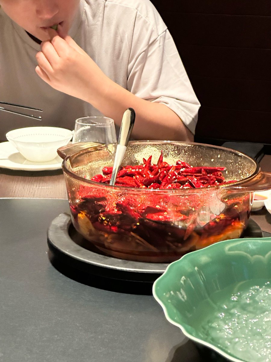 hi___vv623's tweet photo. [詹攘茄を使った新感覚の料理、食べてみたら絶品だった！] https://t.co/3gzjCS0ggL