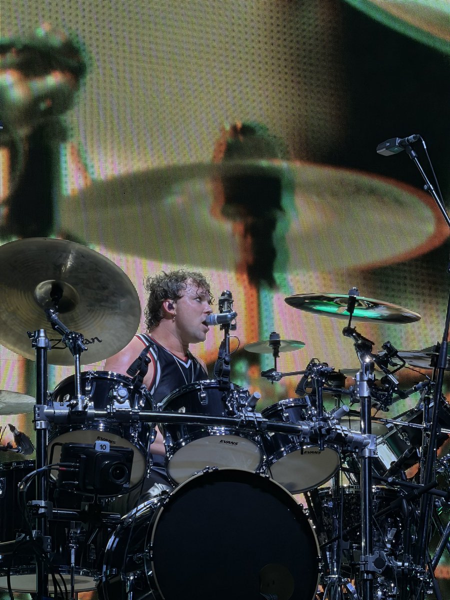 snapbackslide's tweet photo. ashton girlies i didnt forget about you #EASAuckland https://t.co/jyupUDJjER