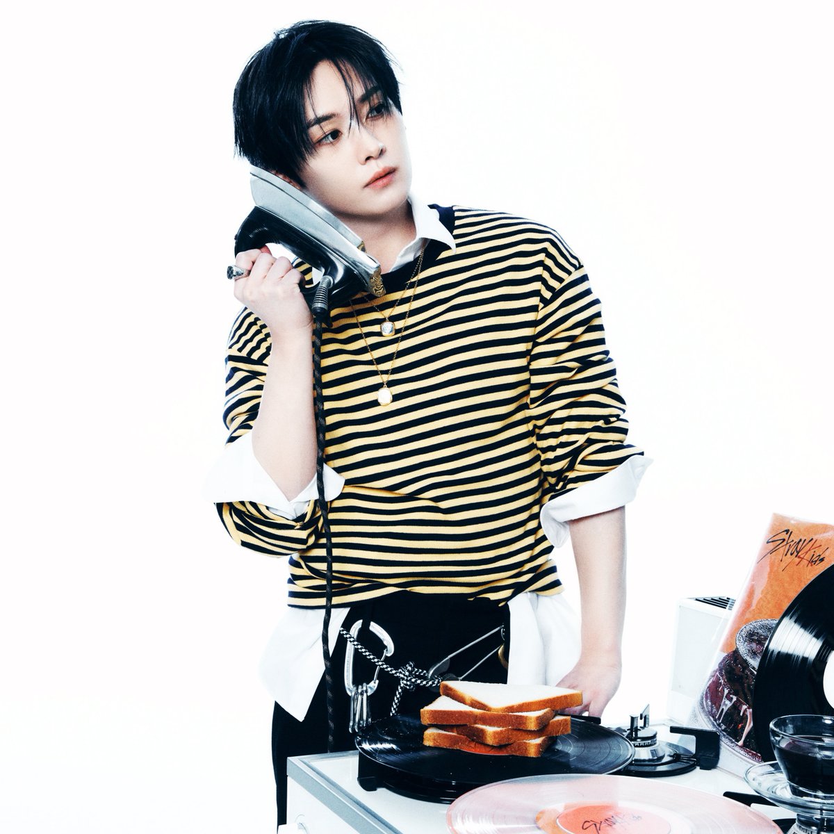 TheePopCore's tweet photo. Happy 28th Birthday to the incredibly talented, gifted, phenomenal, versatile, exceptional dancer, handsome, gorgeous, charismatic, sweet and lovable Lee Know of Stray Kids! https://t.co/f6jwQW0lQ5