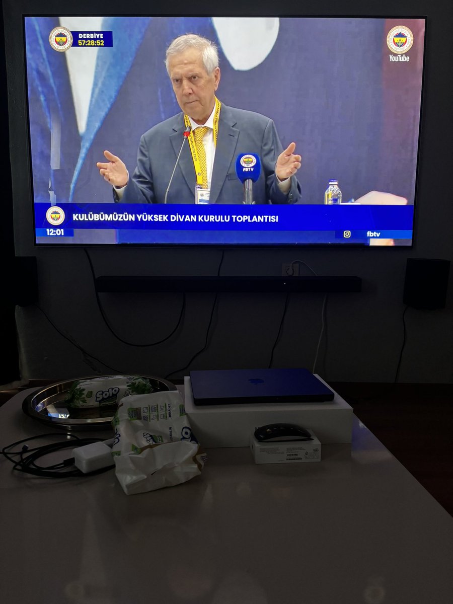 queengineer's tweet photo. “Sevgi bitmiş. Sevgi diye bir şey yok. Memlekette sevgi yok.”🚬🚬🚬 https://t.co/seGTXHBlO2
