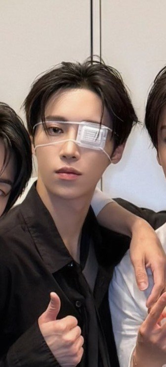 arno_crazy_77's tweet photo. Now I understand why j allyz all are mesmerized by Arno overflowing handsomeness today he's so breathtaking 💜 
 
#아르노 #ARNO https://t.co/vsirxYhqeJ