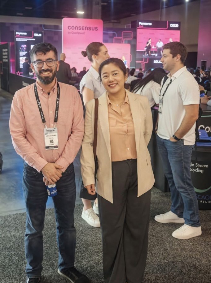 dkay1_'s tweet photo. First, I asked the #PiNetwork community what kind of app you'd like to see in the ecosystem.
Then I mentioned a dating app.
Now I'm looking at @nkokkalis Kokkalis and @Chengdiao Fan, and their relationship has given me another reason to think about the idea. ❤️
Coincidence? Maybe. Inspiration? Definitely.
👀 π