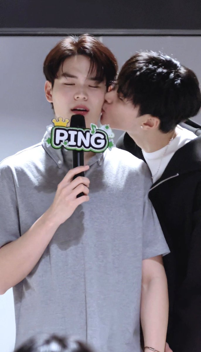 fanfeang's tweet photo. ทางนี้ชอบอะไรแบบนี้มากกว่า  ☺️

#TeshowPing https://t.co/CSfOMzY443
