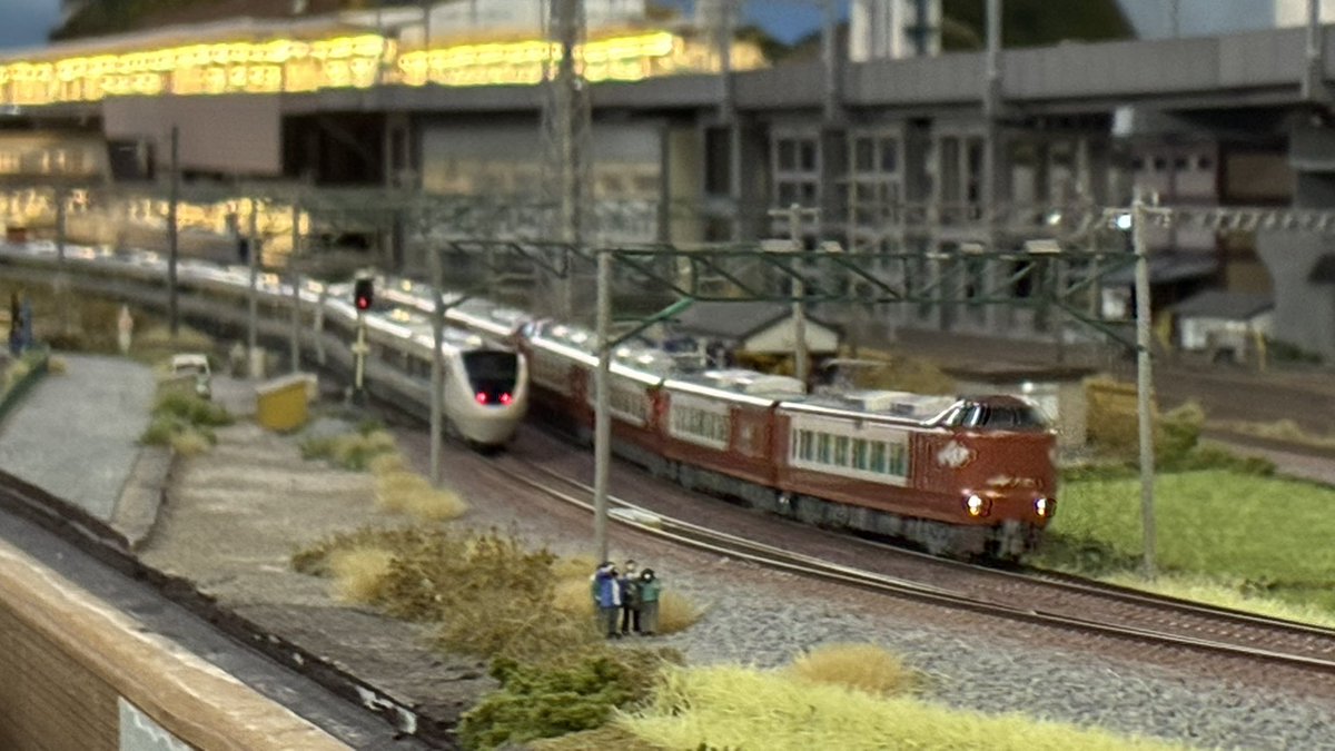 Re_Color_train's tweet photo. 【東京・本店4階】本日ご来店のお客様③

273系やくも
285系サンライズエクスプレス

※ 全線貸切4h

#リカラー #Re_Color #鉄道模型 #ｎゲージ  #レンタルレイアウト https://t.co/7ATTibIBf2