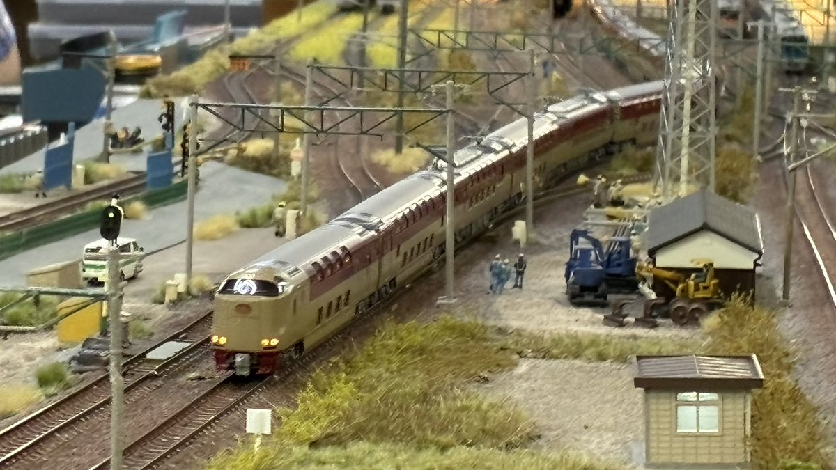Re_Color_train's tweet photo. 【東京・本店4階】本日ご来店のお客様③

273系やくも
285系サンライズエクスプレス

※ 全線貸切4h

#リカラー #Re_Color #鉄道模型 #ｎゲージ  #レンタルレイアウト https://t.co/7ATTibIBf2