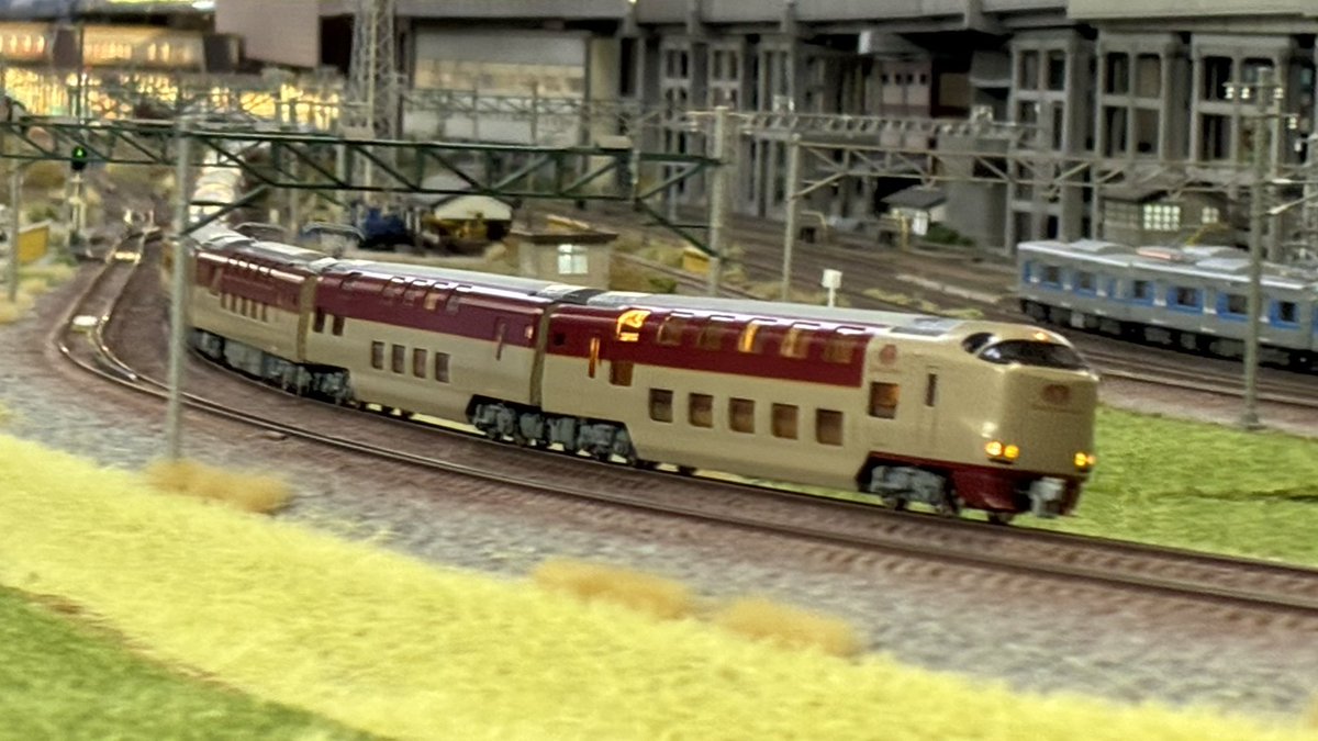 Re_Color_train's tweet photo. 【東京・本店4階】本日ご来店のお客様③

273系やくも
285系サンライズエクスプレス

※ 全線貸切4h

#リカラー #Re_Color #鉄道模型 #ｎゲージ  #レンタルレイアウト https://t.co/7ATTibIBf2