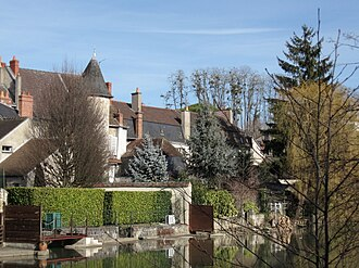 CLL49's tweet photo. Sélection de #Rivières de #France 🇫🇷 L'#Yèvre est une rivière française qui coule dans le département du #Cher. Elle ne doit pas être confondue avec son homonyme qui coule dans la Marne, et se jette dans le Cher à Vierzon. . #Architecture 🏛️#Photos #Photography 📸#Travel  ✈️ https://t.co/CfPpKWzSF6