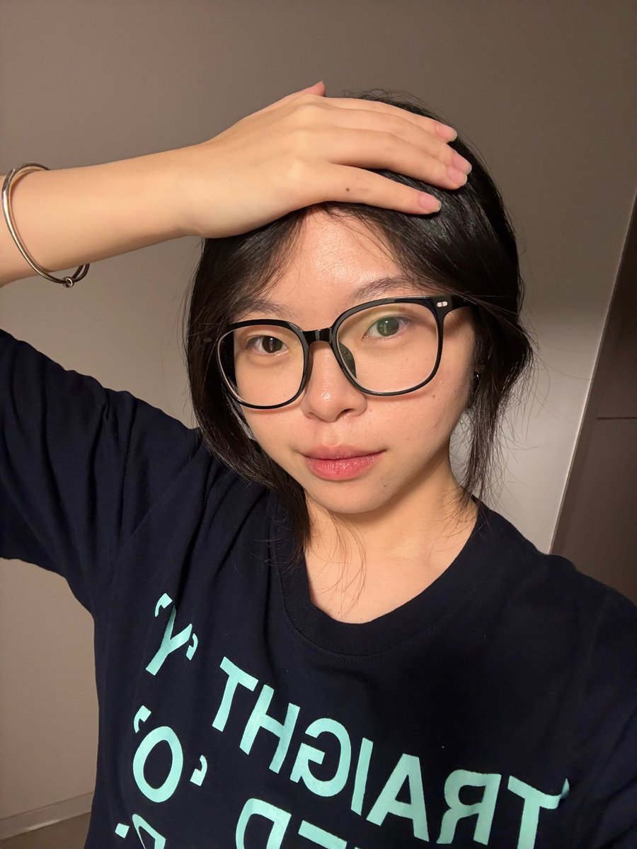 8o8chelio's tweet photo. 谁来拯救我的大额头 https://t.co/jLxi87rGSg