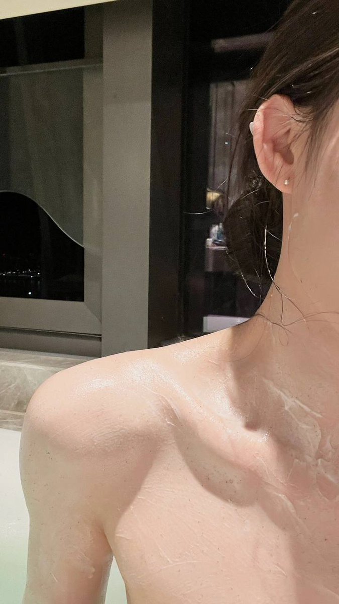 SA0829UE's tweet photo. Р끔은 아무 생각 없 Been 흘러і는 대로 두고 싶어 🌊 https://t.co/gG62IaRkQk