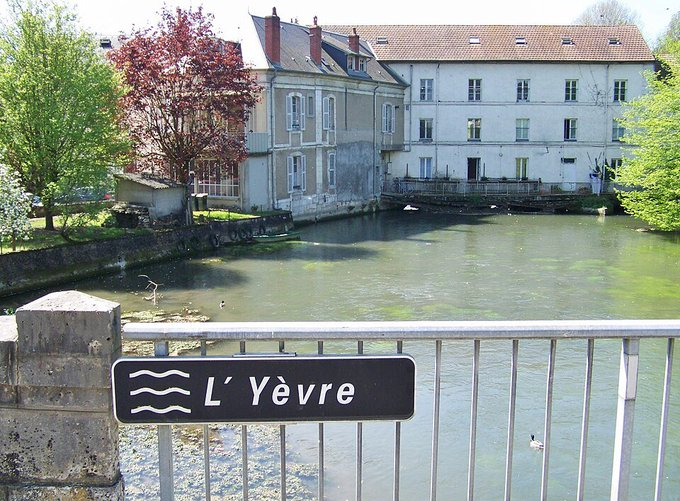 CLL49's tweet photo. Légendes des photos de l'Yèvre via Wikipédia
1 Bords de l'Yèvre, Vierzon
2 L'Yèvre à Bourges au printemps 2026.
3 L'Yèvre à Bourges
4 L'Yèvre à Bourges : marais de l'Yèvre et de la Voiselle https://t.co/uC347bp1ze