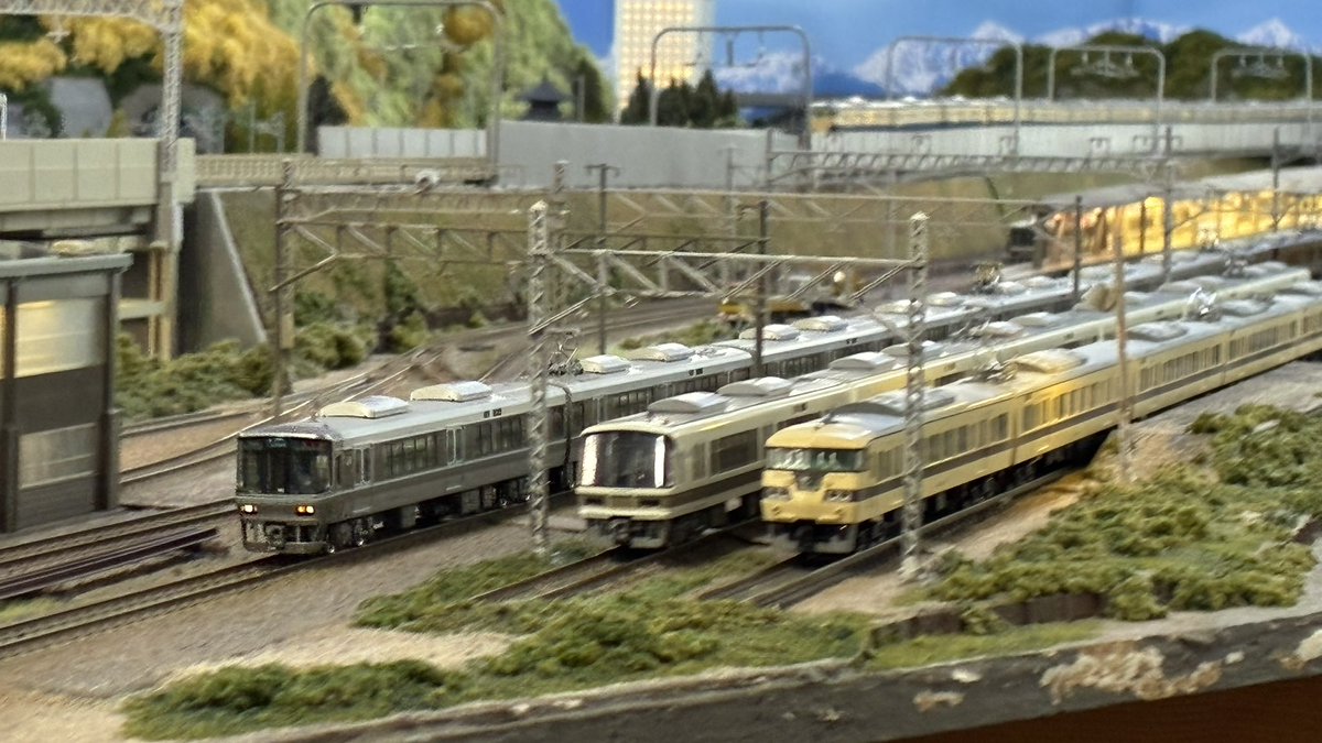 Re_Color_train's tweet photo. 【東京・本店4階】本日ご来店のお客様⑧

485系特急雷鳥、223系新快速などです！

※ 全線貸切4h

#リカラー #Re_Color #鉄道模型 #ｎゲージ  #レンタルレイアウト https://t.co/HTNxkSL6CJ