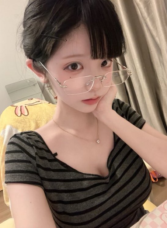 crystal18cg8's tweet photo. 顔だしっ！！！！！！

ブスでごめん！！！許して！！！！
あ、彼氏いません。

以上！！！！
(すぐ消す) https://t.co/xo0Cf5d4iK