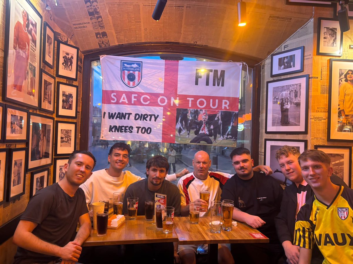 HarryCook__'s tweet photo. Finally home after delays, a missed connection, a night in Dublin, and over 24 hours since we set off home. Would go through it all again in a heartbeat. #safc https://t.co/MpLdBCpEXi