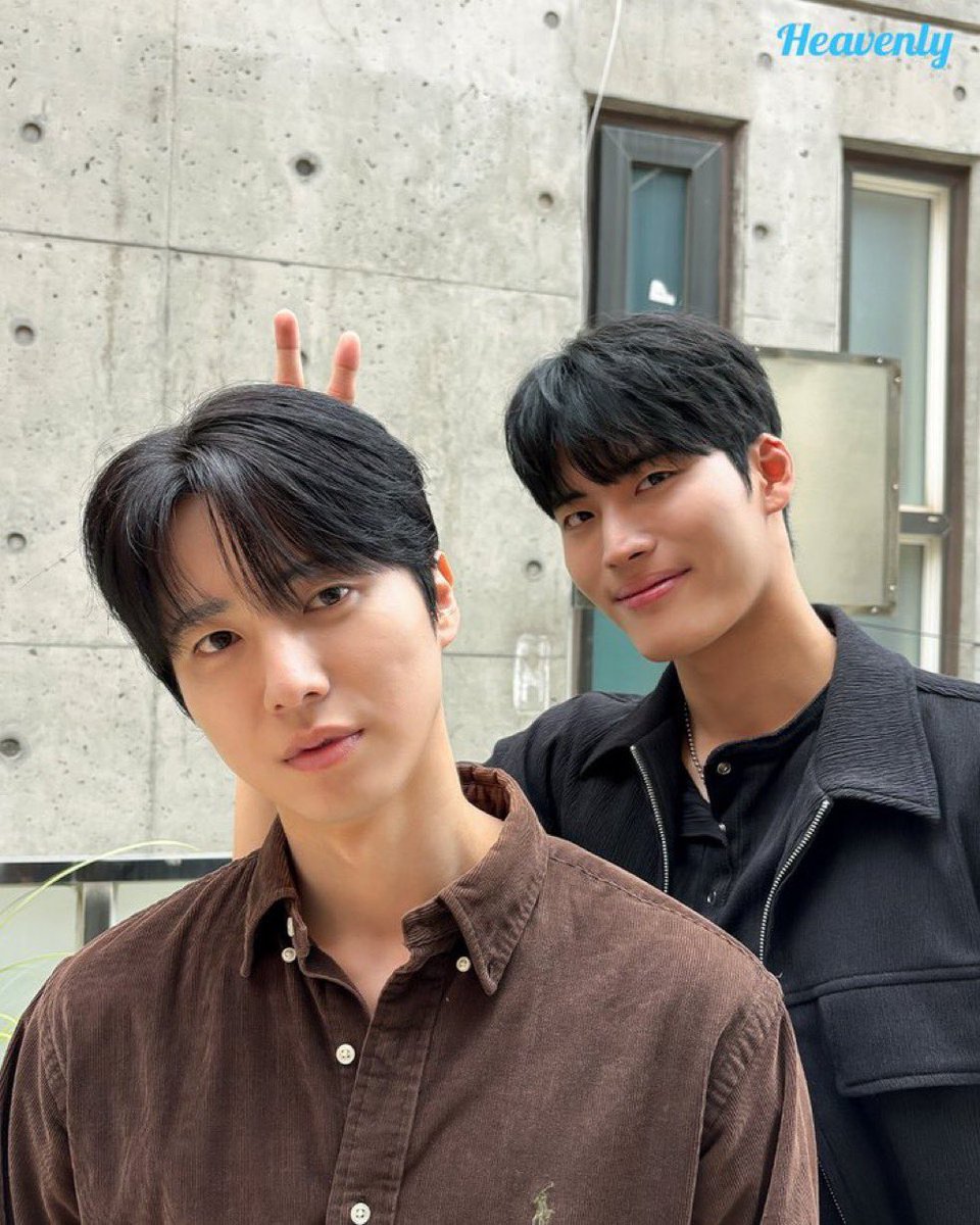 bam2ya020's tweet photo. 이 사진 좋은점: 기우쌤눈밑에마카롱숨겨둠 https://t.co/N3MhIioAga