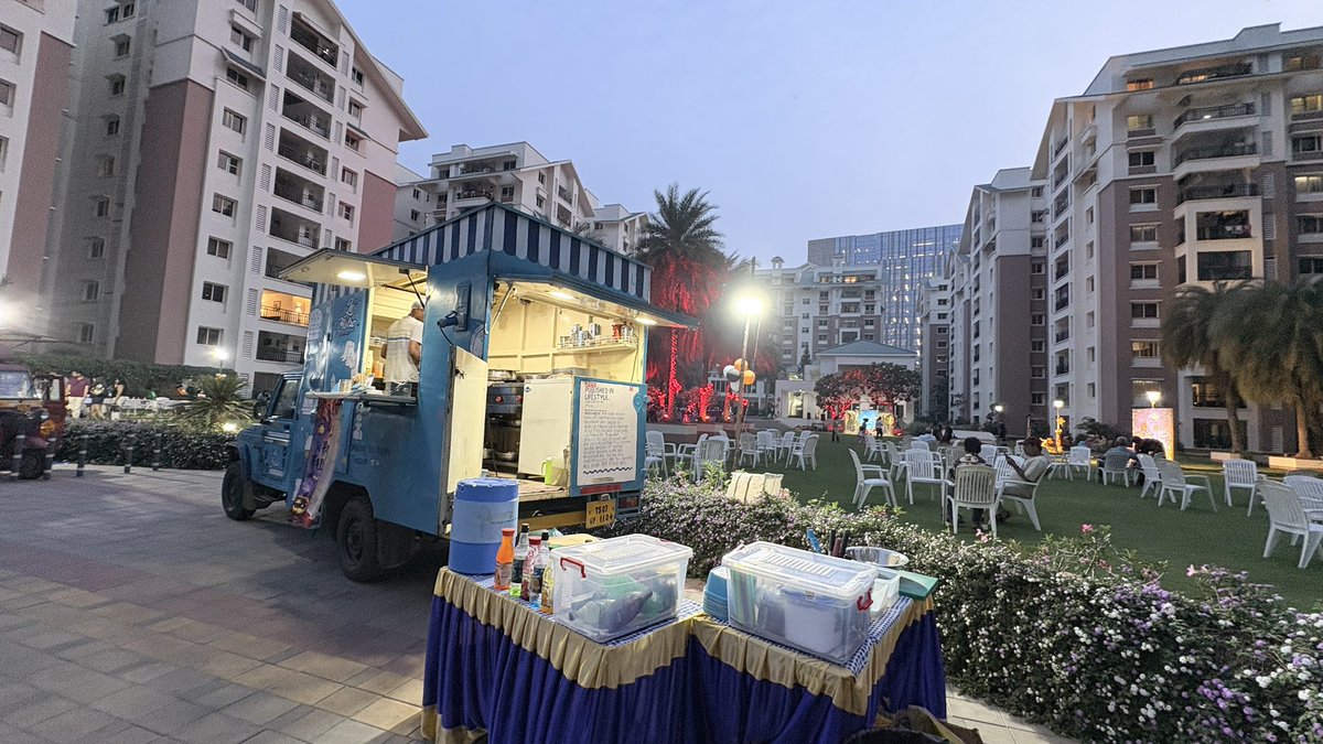 milindkp's tweet photo. LeBistro Food Truck is at #Halloween2026 #food #lebistro #burger #lebistro_onwheels ##pasta #milindkp #foodtruck #foodie #cheese #india #hotdog #happiness #restaurant #cheesypizza #hollywood #chicken #chefmilindkewalpatil #mocktail #cocktails #fishburger https://t.co/e9kVdVkzaJ