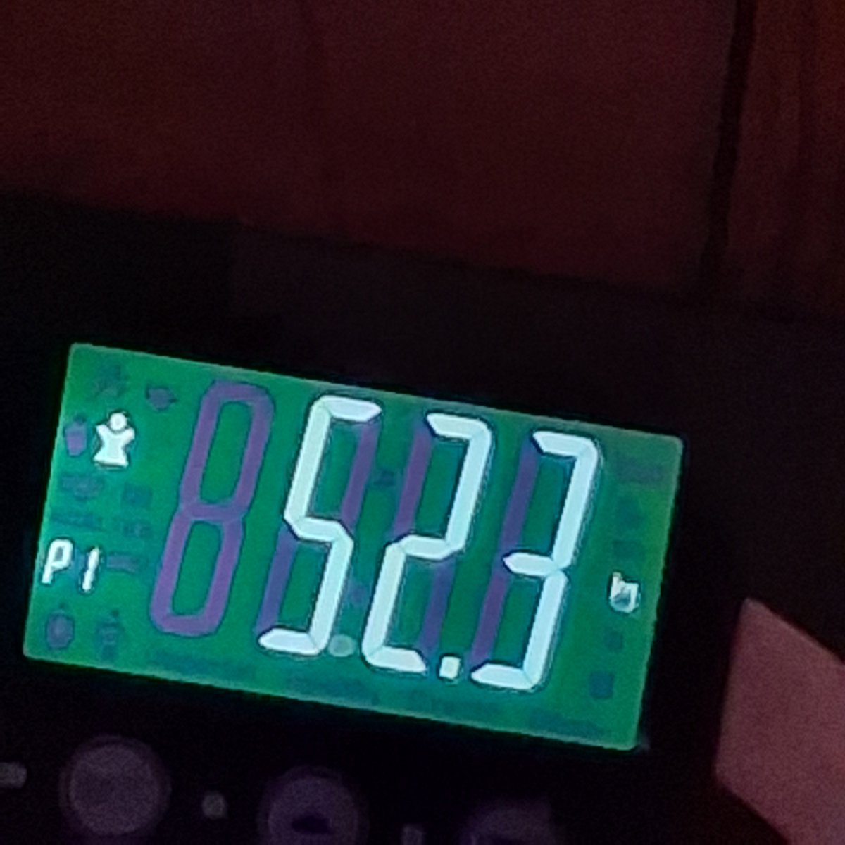 raven0us_RAVEn's tweet photo. this is depressing. I gained 11 kg in 2 and a half months. I promised myself I would end it if I ever reached 50 kgs again, I couldn't even hold that promise. https://t.co/xR3Cup6GjW