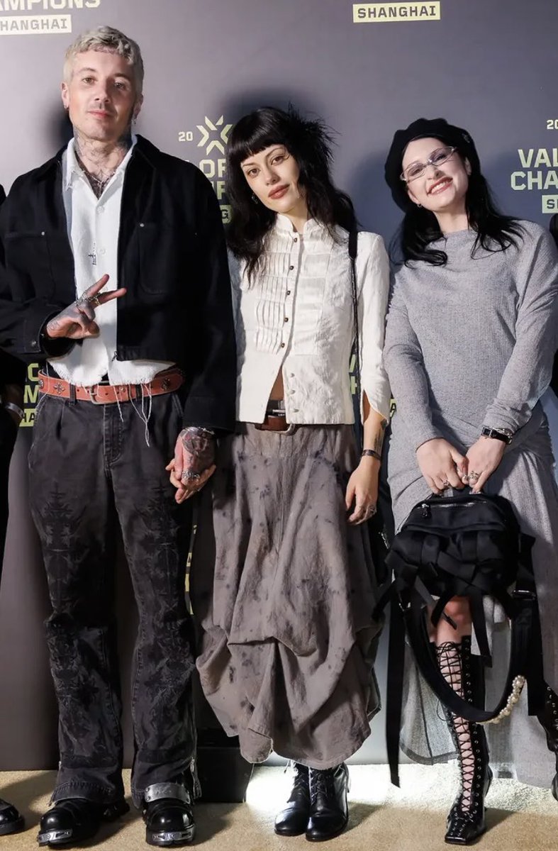 SpiritboxBrasil's tweet photo. Oliver Sykes, Alissic &amp; Courtney LaPlante. https://t.co/4qZgbUvcdu