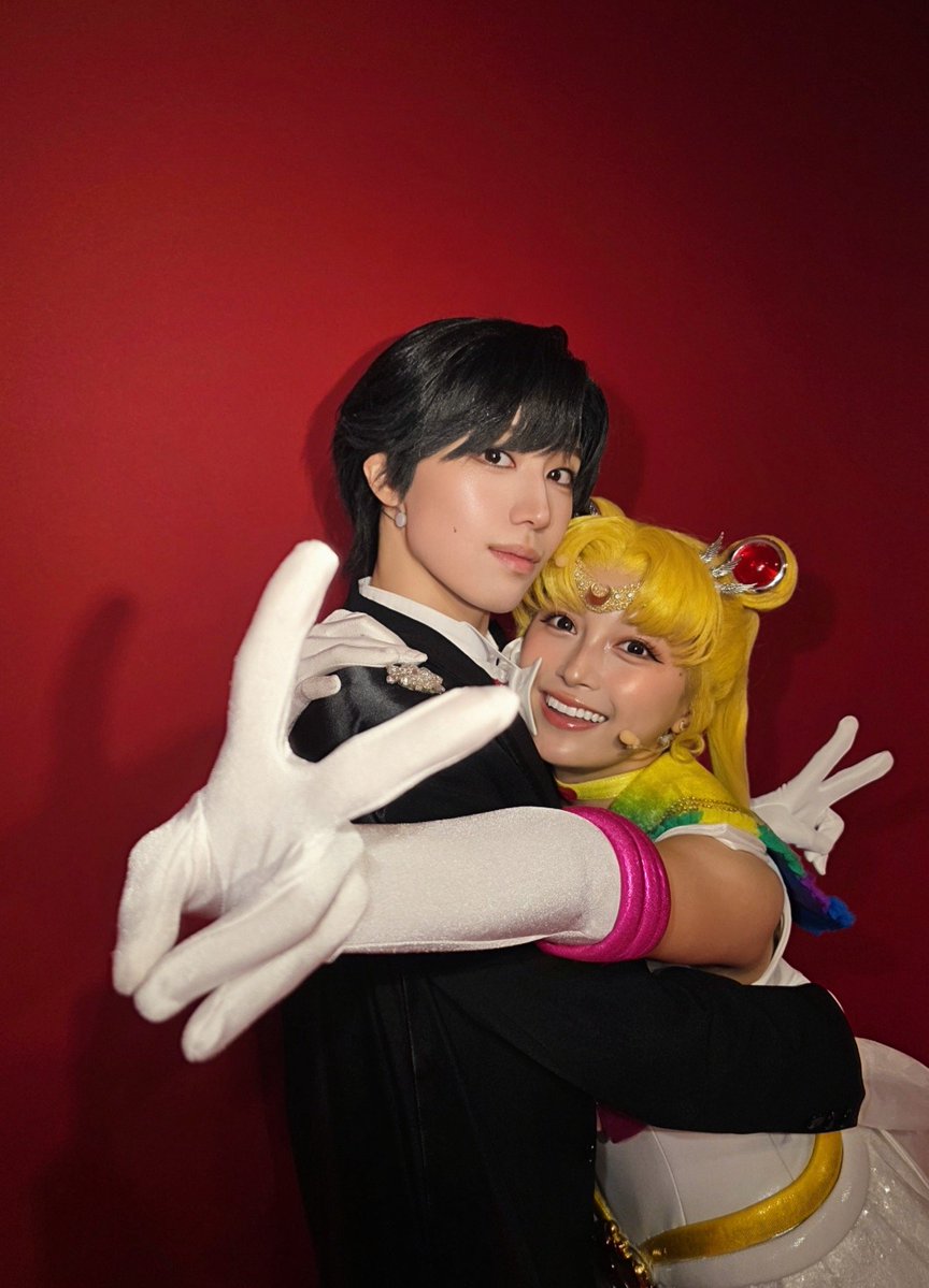3_iiirna's tweet photo. #美少女戦士セーラームーン
-Shining Theater Shinagawa Tokyo-

沢山のご来場誠にありがとうございました。
本日11:30公演にてTeam Gold Moonは200公演目を、また15:30公演にて通算400公演目を迎えました。
ご来場いただきました皆様、そして日々応援してくださる皆様、この作品に関わる全てのスタッフの皆様、沢山の愛をいつもありがとうございます🌹✨
皆揃って毎日舞台に立てているのは、当たり前ではないからこそこれからも一瞬一瞬を大切に…！
今後ともよろしくお願いいたします。

Team Gold Moonの週ラストの明日も劇場にて皆様をお待ちしております🌍️🌙✨

#prettyguardiansailormoonshiningtheater #shiningtheater #シャイニングシアター

大切な璃奈ムーンと。