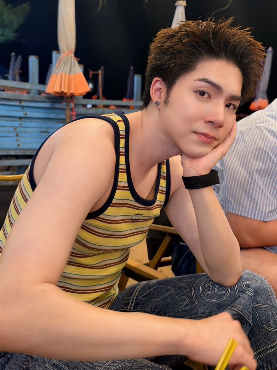 apisarraaa's tweet photo. : มากับใครอะครับ        
            
….                                                กับกู https://t.co/kDUvf5bTbJ