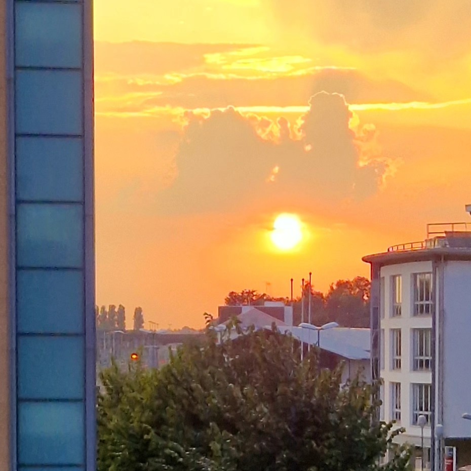 liezerL866224's tweet photo. Anche a Treviso il tramonto sa essere davvero bellissimo. https://t.co/aMdGWC5ycb