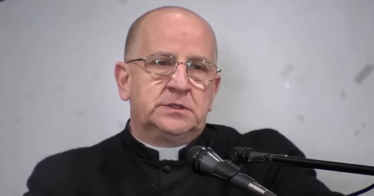 ZDzienniczka's tweet photo. „Zawsze mówię ludziom – patrzymy z góry na mieszkańców Sodomy i Gomory, ale przynajmniej oni nie próbowali się nawzajem poślubić. To czyni naszą sytuację pod tym względem jeszcze poważniejszą. A fakt, że ogólnie porządni ludzie tolerują to i uważają za normalne (...) to dla mnie wskaźnik naszego zbiorowego obłędu” - Ks. Chad Ripperger