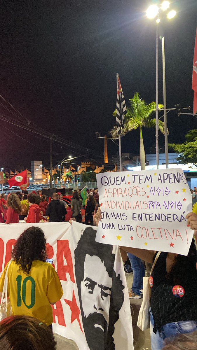 giambonikk's tweet photo. BOM DEMAIS DEFENDER A DEMOCRACIA COM QUEM Q GENTE AMA!!! https://t.co/kde26VIL2Q
