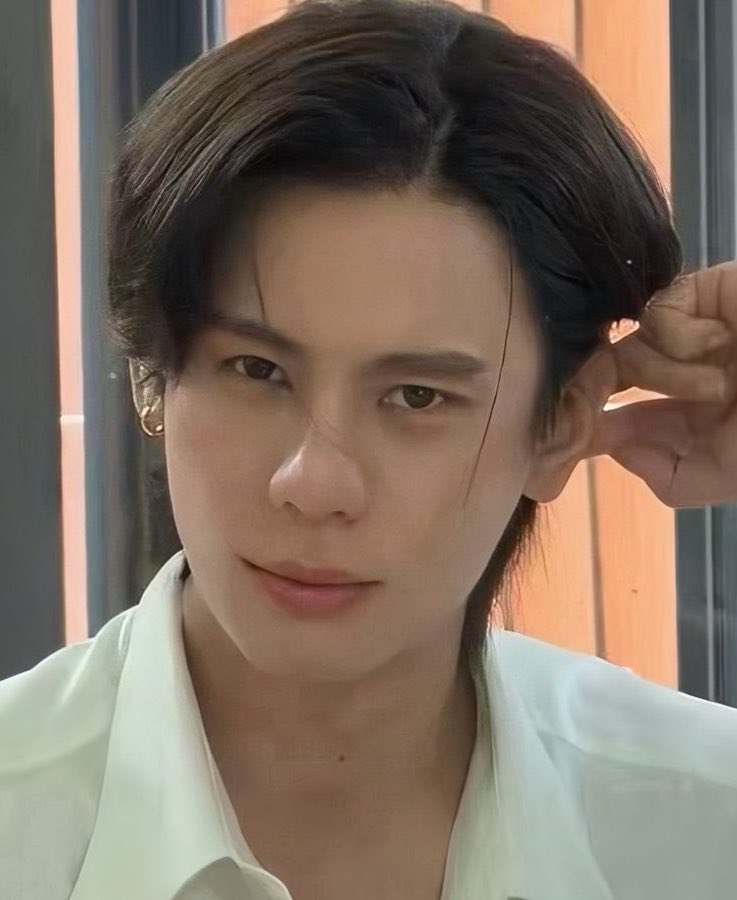 deepbluesea_'s tweet photo. กุจะ manifest จนกว่าจะมีซีรีส์คู่ ถูกต้อง สีผิว ปัจจัยอื่น ๆ พี่ตรีเหมือนงานิล กุเป็นช้างร้องแปร๊น https://t.co/avm0rdqhfS