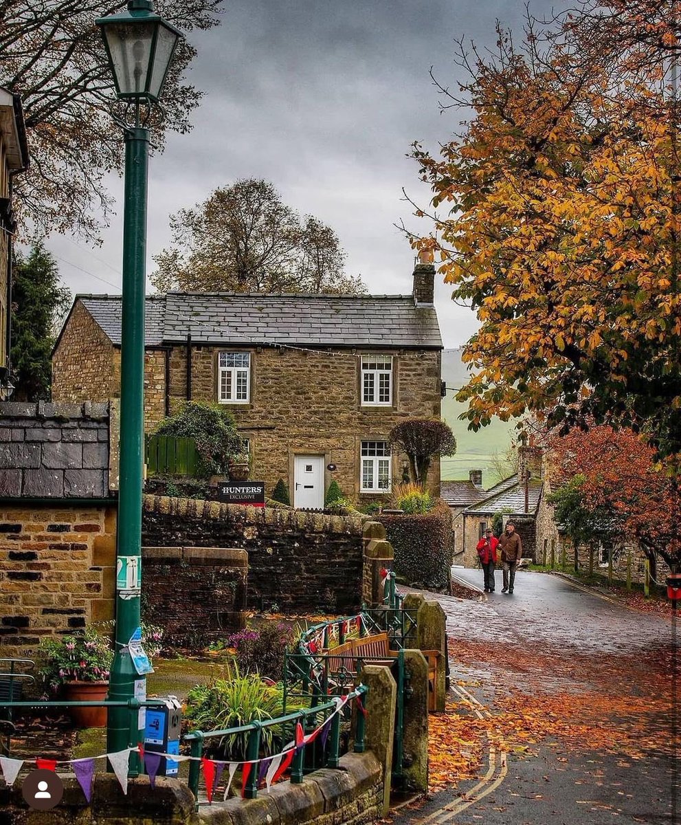 earthserenityy's tweet photo. Snowshill UK https://t.co/gDRjyhSezS