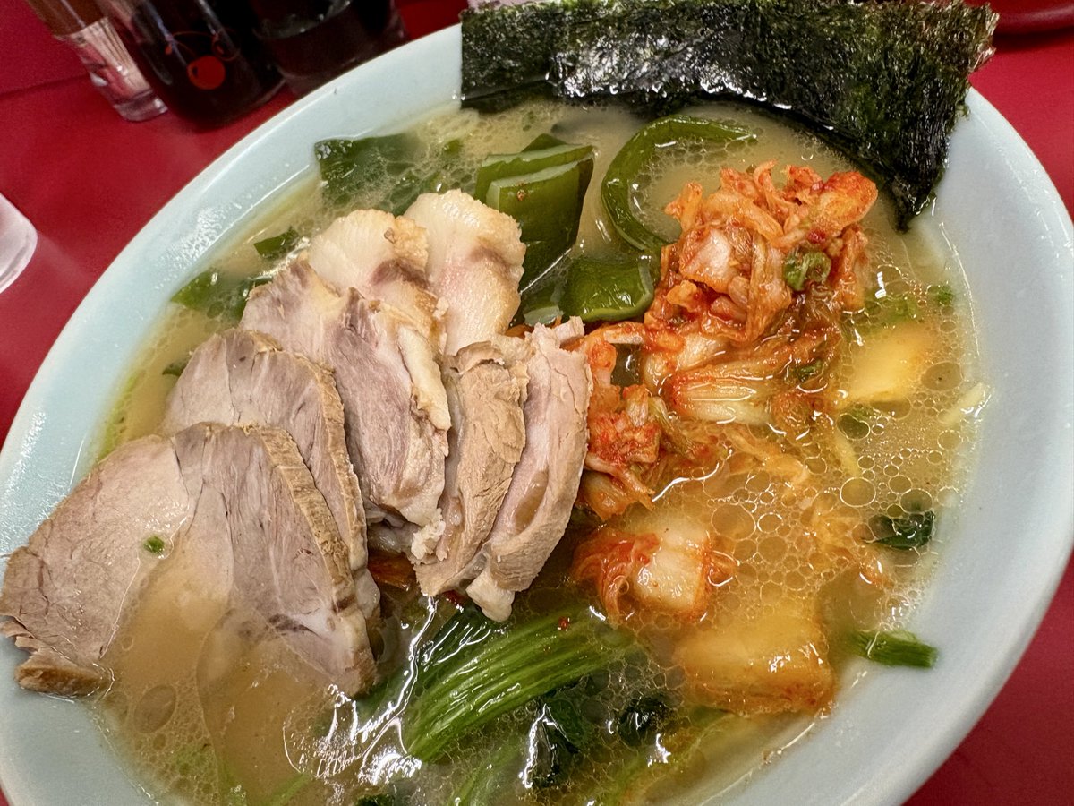 lionsboy_13's tweet photo. 飯テロ🍜🍮

久しぶりの大将ラーメン🍜
辛かった横浜勤務時代の思い出がフラッシュバックしてきた涙の味

そして…
マーロウのプリン
混んでいて
しかも1人だったのに4人席通されて周りの視線が… https://t.co/U94mQwHJuj