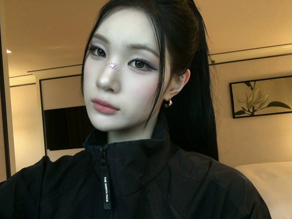 chestnutzpics's tweet photo. #JUUN weverse update 👾 https://t.co/2YyKzzQdXc