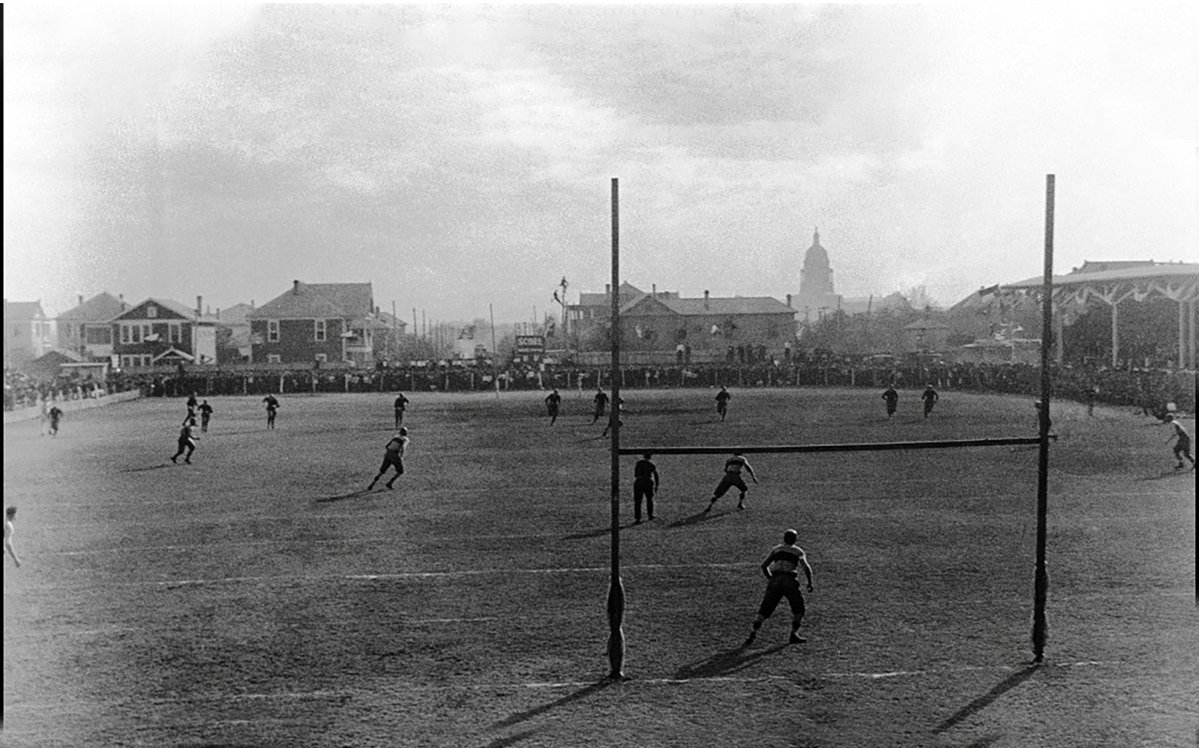 TracesofTexas's tweet photo. The University of Texas vs. Rice University in Austin, 1916.  This view is looking south toward the Texas state capitol building.  Suffice to say that it has changed somewhat in the 110 years since this photo was taken. 😉 https://t.co/dVmExwre34