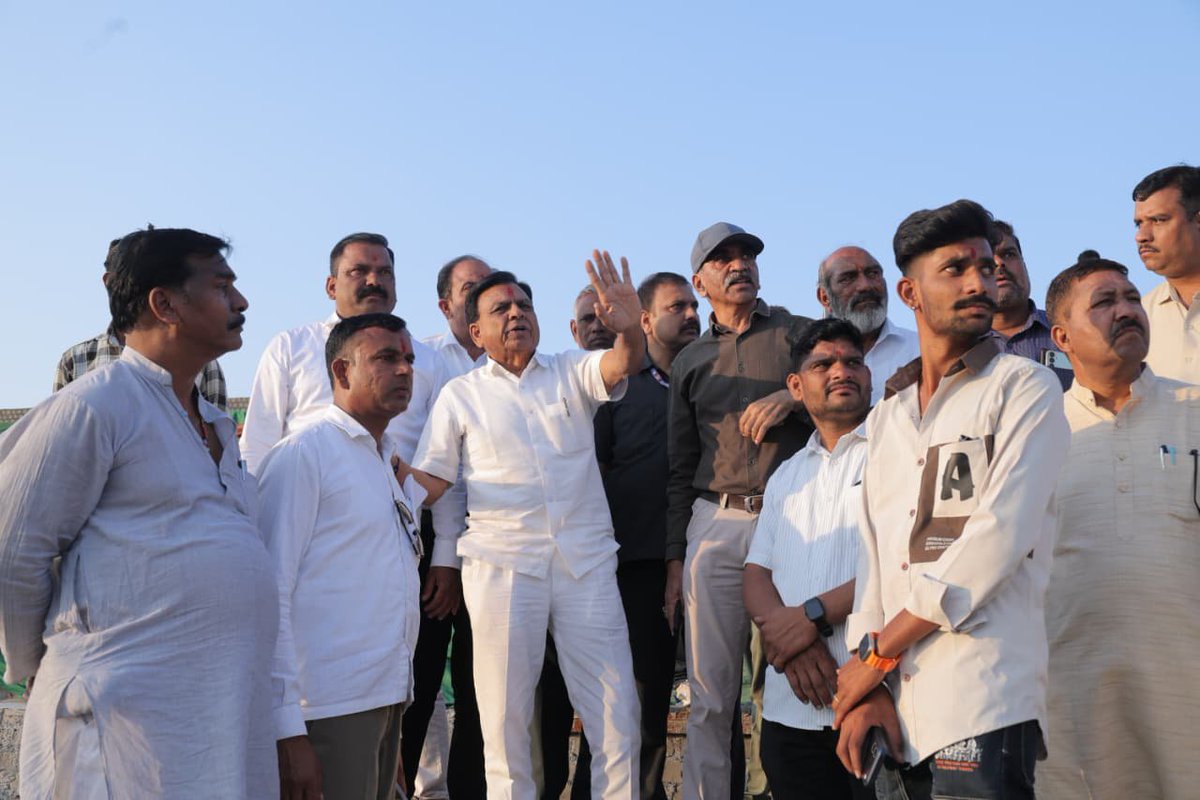 JagdishDevdaBJP's tweet photo. आज मल्हारगढ़ विधानसभा क्षेत्र के प्रवास में पिपलिया मंडी में अमृत उद्यान एवं स्टेडियम निर्माण कार्य का अवलोकन किया।

नागरिकों एवं युवाओं को बेहतर सुविधाएं उपलब्ध हों, खेल सुविधाओं का विकास हो, इस दृष्टि से कनघट्टी मार्ग पर आदर्श उद्यान और विशाल स्टेडियम का निर्माण हमारी सरकार द्वारा करवाया जा रहा है।

आज कार्य प्रगति का अवलोकन कर और सुविधा विस्तार के संबंध में अधिकारियों से जानकारी प्राप्त कर आवश्यक दिशा निर्देश प्रदान किए।

इस अवसर पर स्थानीय जनप्रतिनिधि एवं पार्टी पदाधिकारीगण उपस्थित रहे।