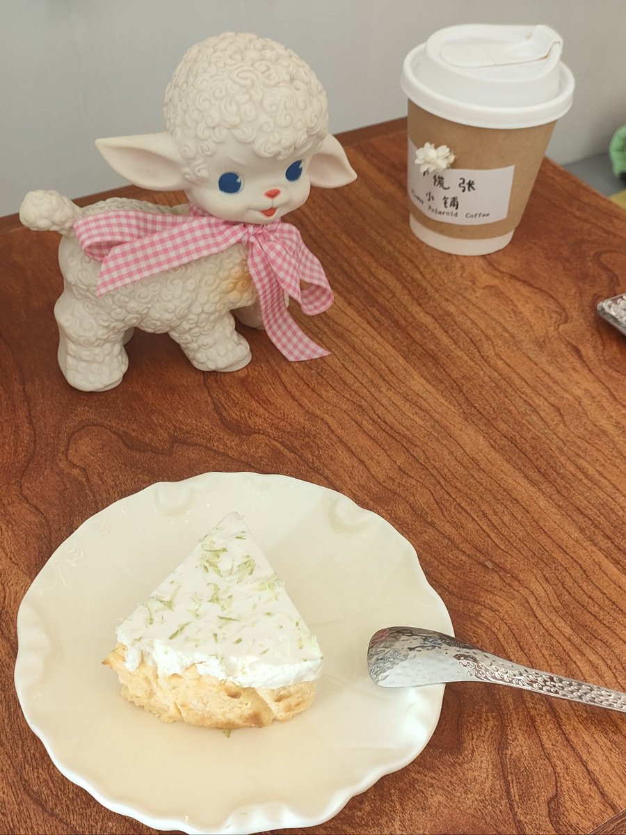 mfkt0237's tweet photo. 「今日のカフェ���イム、賢い瓜が寂しそうにこちらを見てたんだ。ついつい話しかけちゃった！」 https://t.co/aDRCwAdKL8