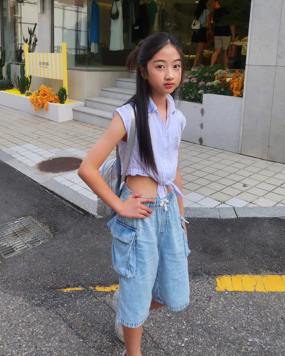 akoayune's tweet photo. 길가다 이렇게 생긴 소녀 만나면
캐논 카메라 아니더라도 내 아이폰 들고
저 죄송한데 사진작가인데요~인스타로 활동중인데 사진 찍어드려도 될까요?하고픔 https://t.co/k0J3KhR6JS