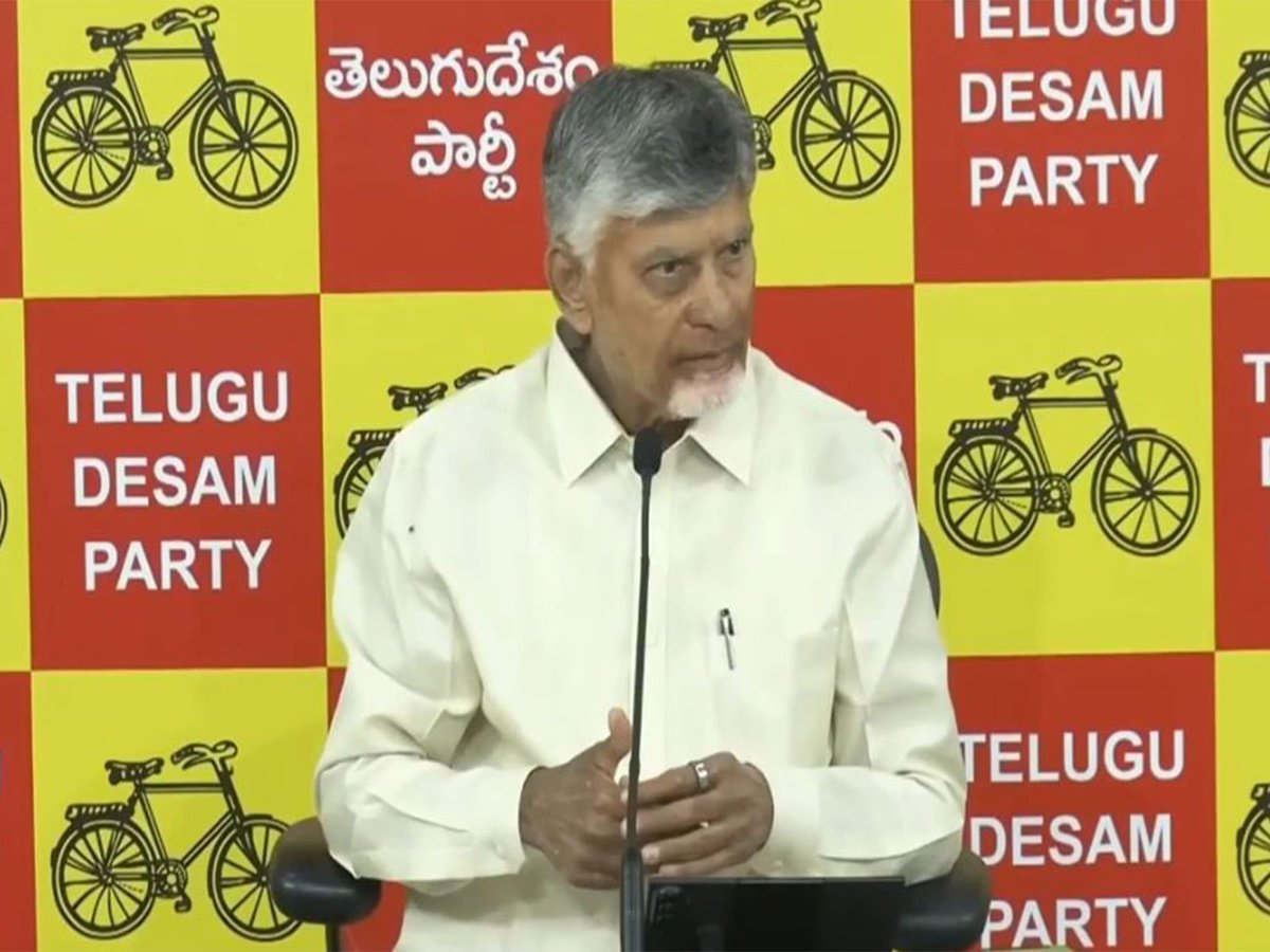 ani_digital's tweet photo. AP: CM Naidu slams YSRCP as ‘Criminal Litigants’ over local body election disputes

Read @ANI Story | https://t.co/xBTf333hAc
#AndhraPradesh #NChandrababuNaidu #LocalBodyElections https://t.co/9hIYpDdA7j