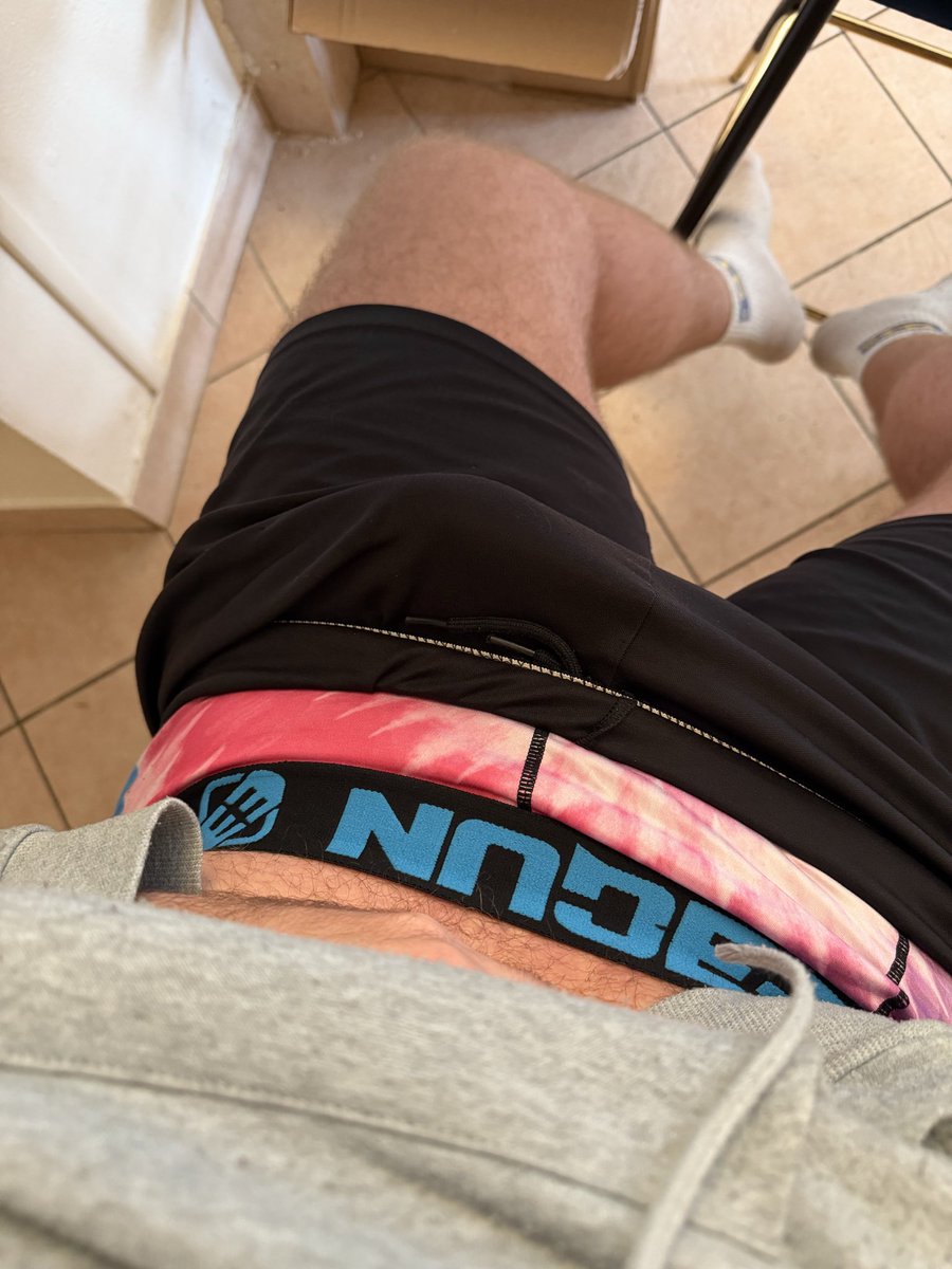 kiffeurpromax's tweet photo. 👻 kiffeurpromax - Envoyez vos freegun 👅 

#bulge #freegun #kiffeur #underwear https://t.co/R97G7uljAd