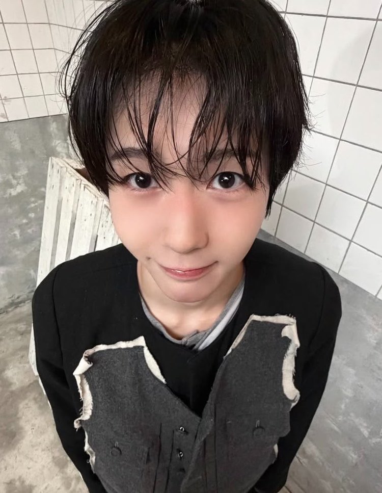 butterflyutsie's tweet photo. perfect angle for his big bubble eyes https://t.co/qYY6kFv5If