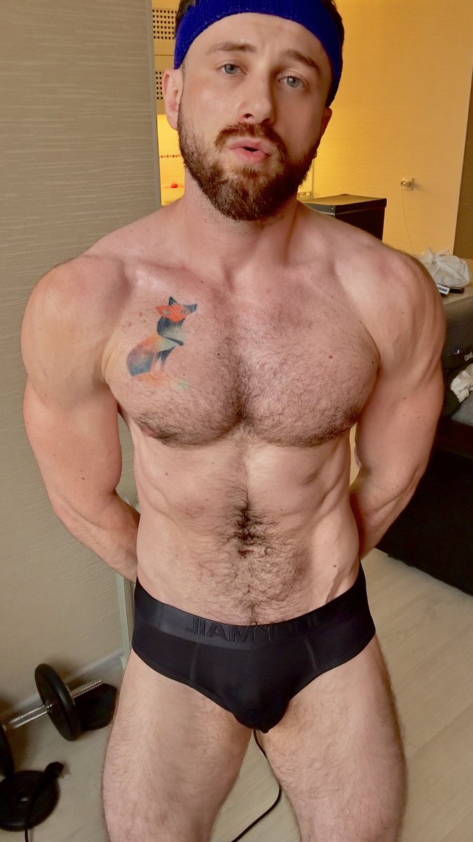 AlexeyFox_'s tweet photo. How to grow more body hair? 😮‍💨

#gymfox https://t.co/8EkfH6rE2O