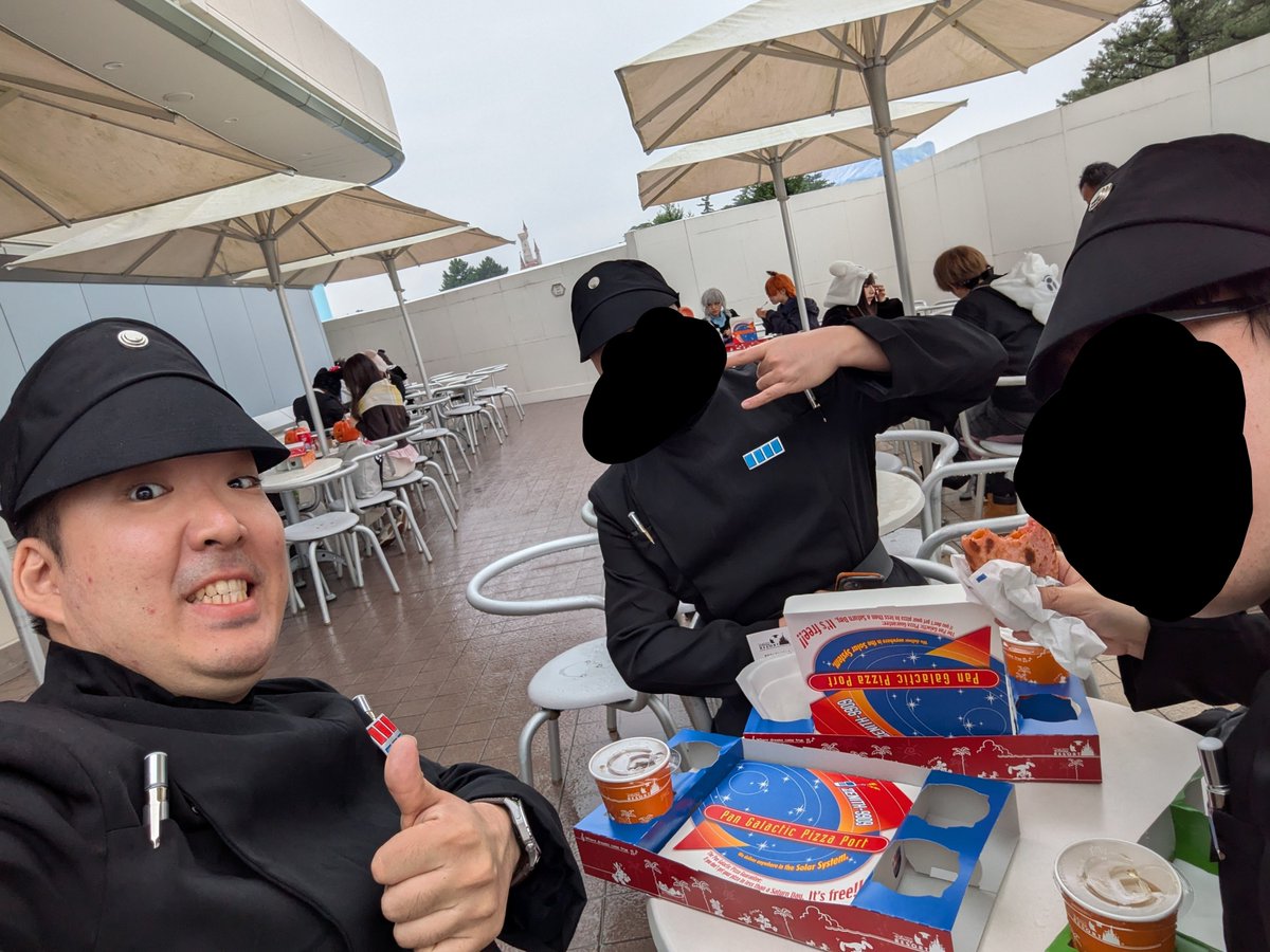Forest_farb's tweet photo. Dハロしました
スターウォーズの銀河帝国軍士官です
去年から1人増員！今年がDハロ2回目ですが群れて歩いてるだけで超楽しかったです！
#Dハロ2026 https://t.co/MLQLLg3XPY