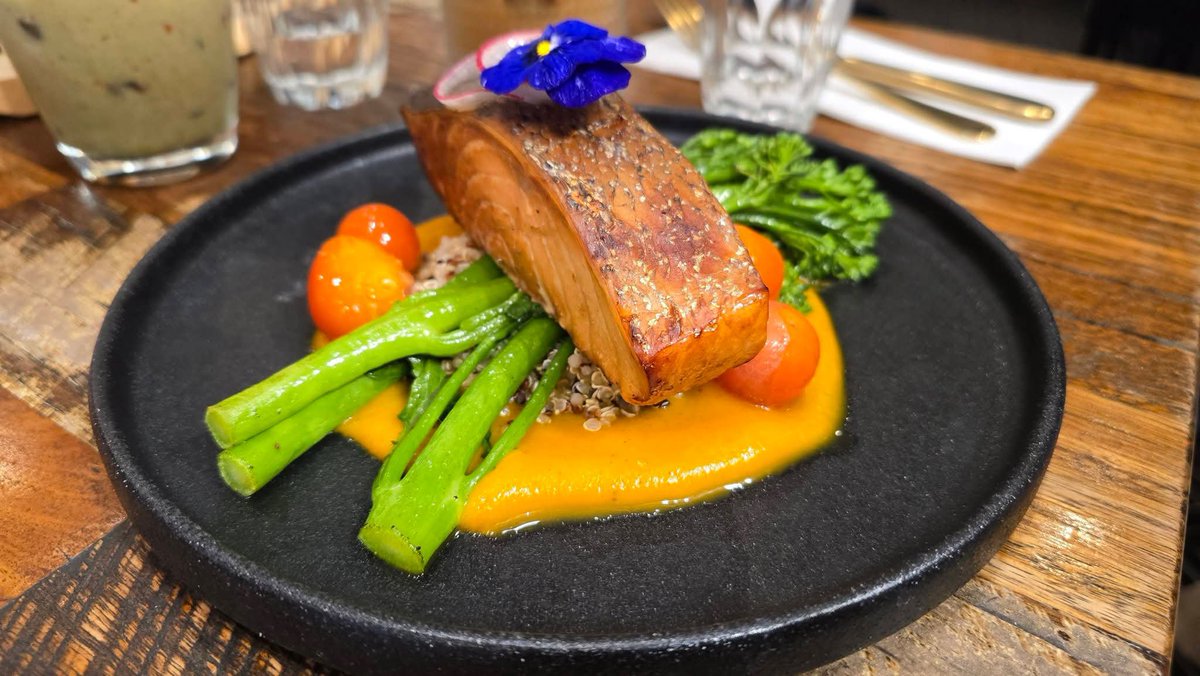 theExterna's tweet photo. Pan grilled salmon for dinner.  Let's eat! 

Naaliw lang ako sa pabulaklak na blue 😂 https://t.co/B0EQWh5CZn