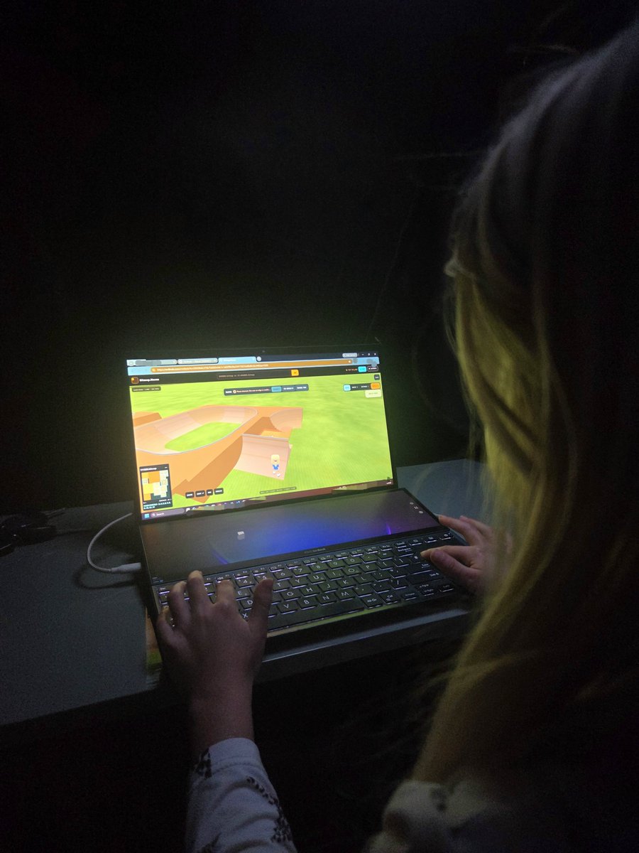 Switch_900's tweet photo. Meet the new Head of Quality Assurance at https://t.co/be9SxUZDgU. 👩💻
I spend yeaars building it. She spends minutes finding ways to break it.
#Bitmap #Bitcoin #Ordinals @threejs https://t.co/avyQ4mlLmP