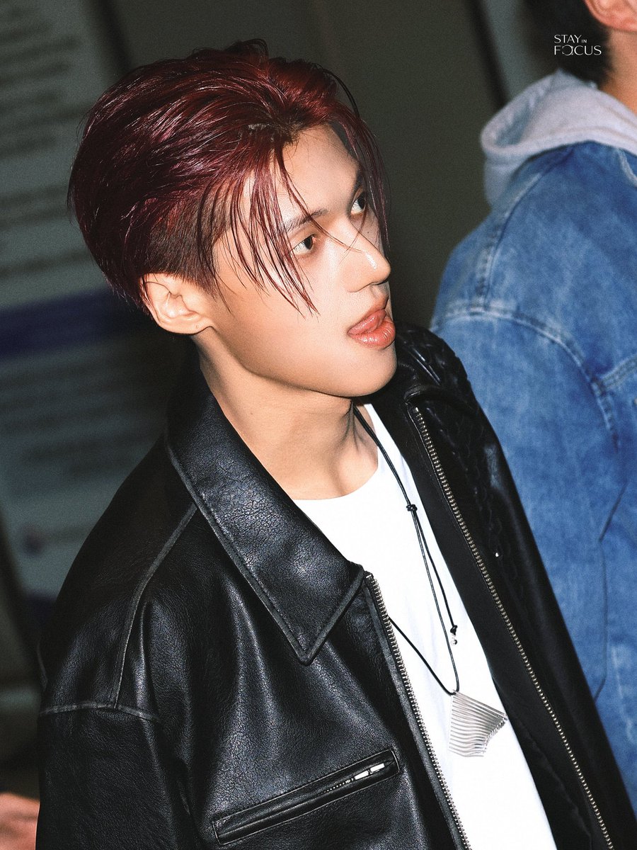Just_wy_'s tweet photo. 우영이 무슨 영화 한 장면 같음.... https://t.co/QsVrwNa03H