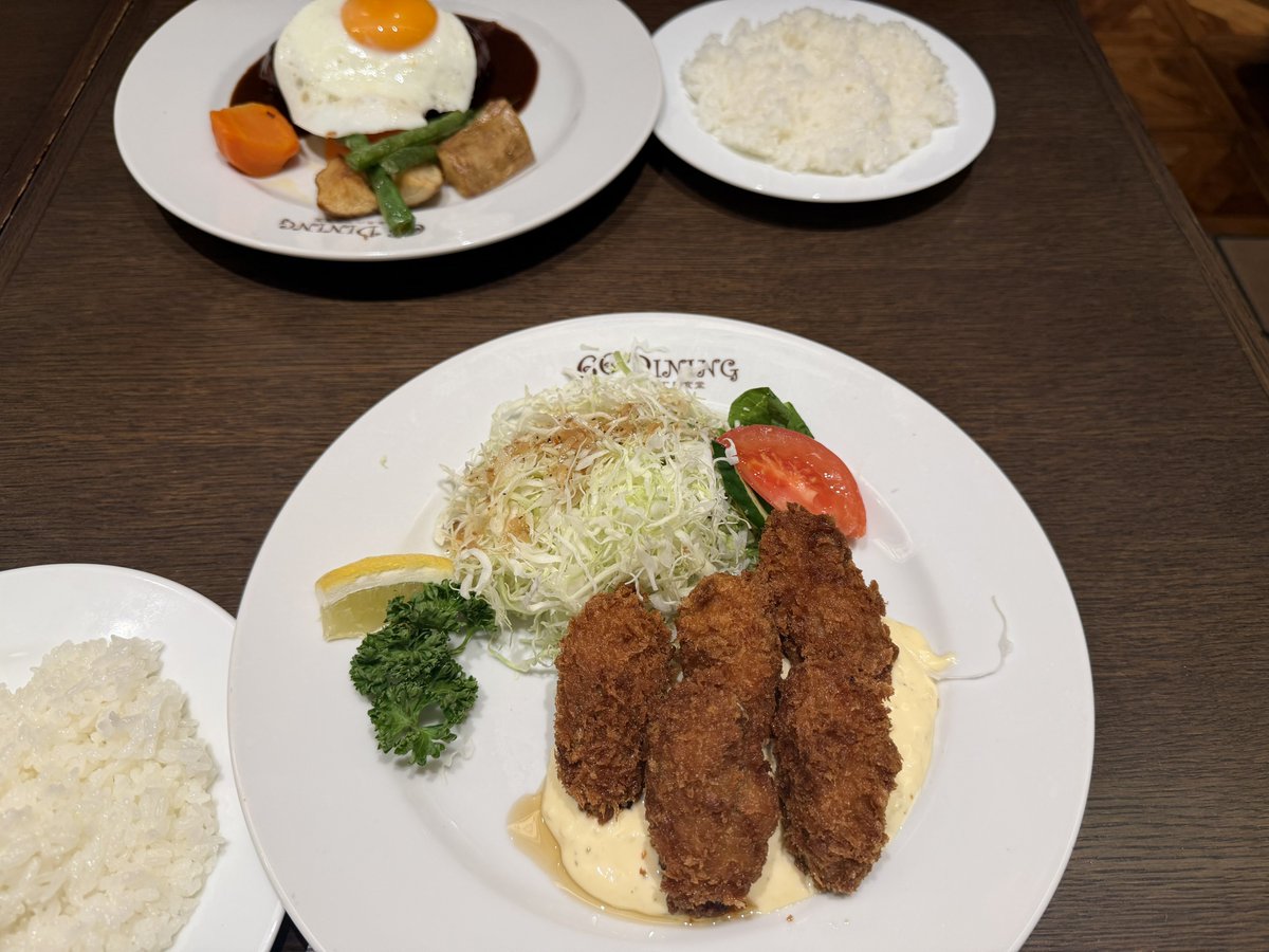 Geiketsu's tweet photo. 到吃生蚝的季节了，今晚整了份炸的。吃着不过瘾，又加了个洋食经典：蛋包饭，直接撑爆。 https://t.co/RMI90DAGfI