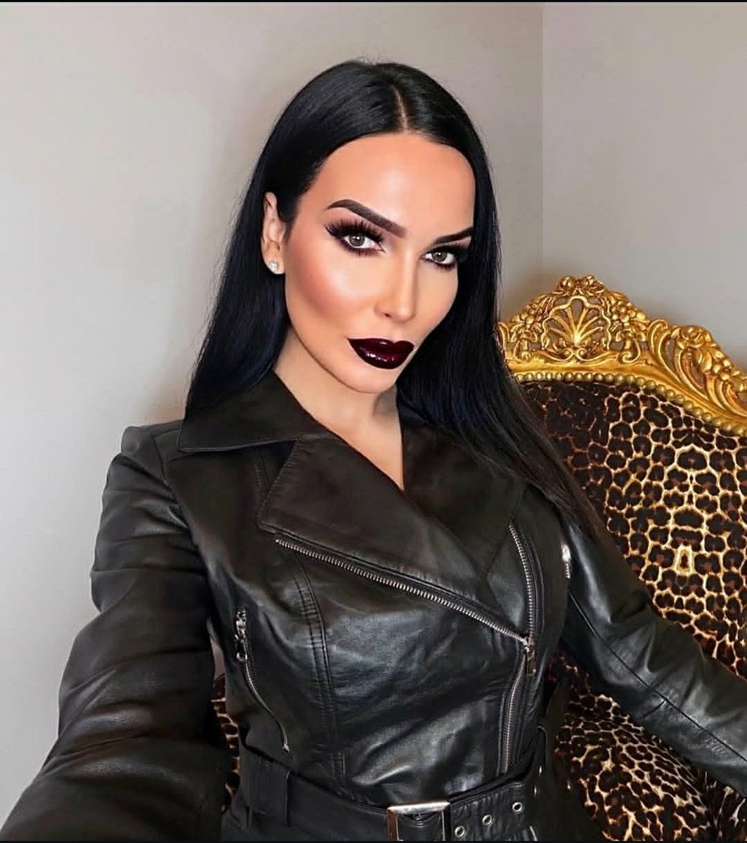 Goddessvix8e's tweet photo. Leather and fishnets are a good match? https://t.co/eqCtpZt749