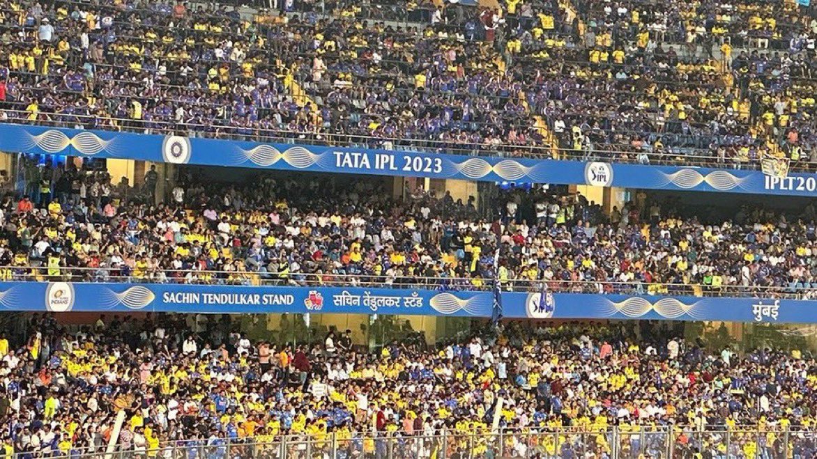 CSKFansArmy's tweet photo. Wankhede will always be CSK fans fort 🦁🔥 https://t.co/Z9B6Z70wQt